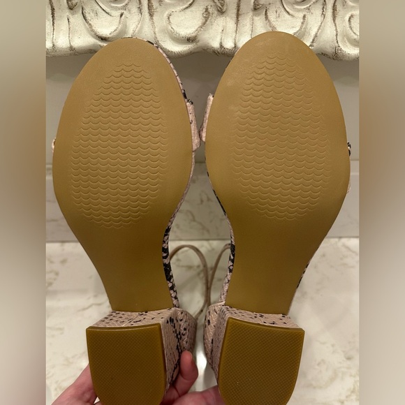 Steve Madden Irenee Block Heel Snakeskin Sandals 7 - Picture 10 of 12
